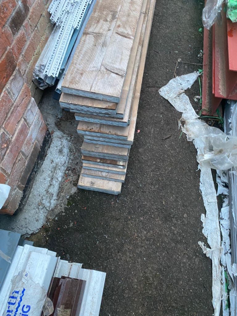 16 of 3.9m Scaffolding board(s)