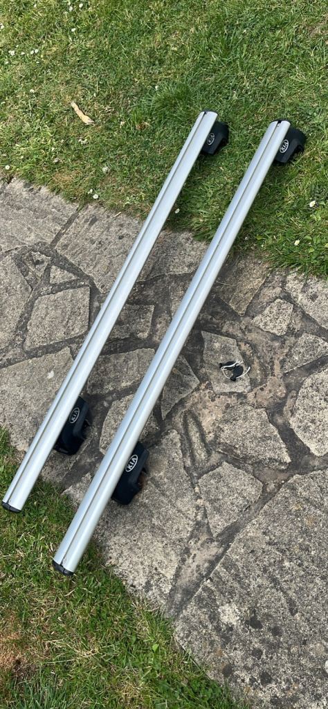 Kia Sportage roof bars with 2 keys off of a 2014 model