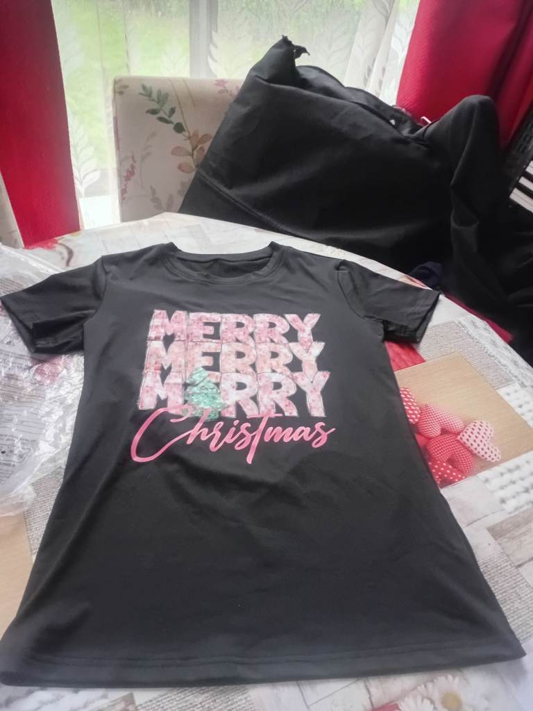 NEW TEENAGER CHRISTMAS TOP SIZE XSMALL 6/8