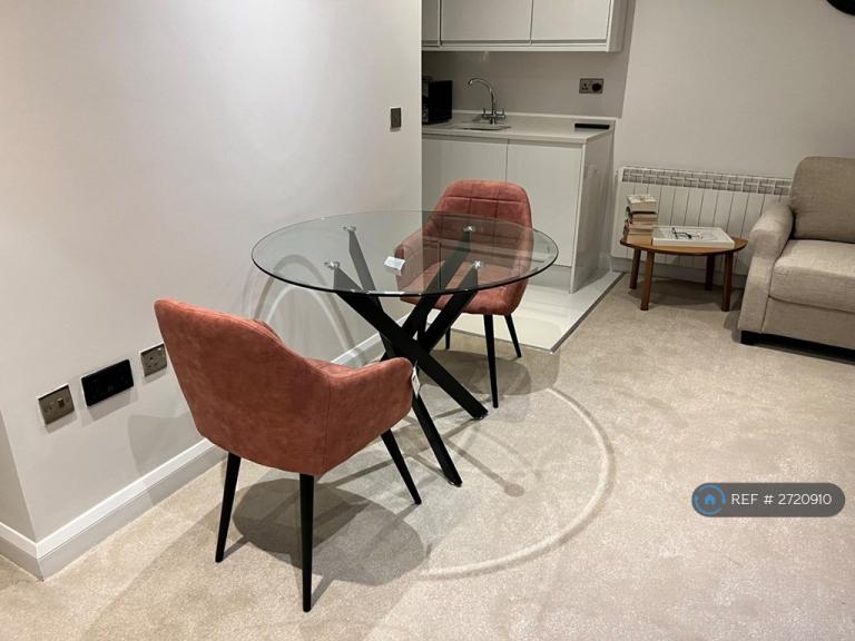 1 bedroom flat in Hanbury Street, London, E1 (1 bed) (#2720910)