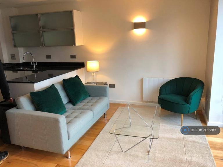 1 bedroom flat in Furmage Street, London, SW18 (1 bed) (#3015861)