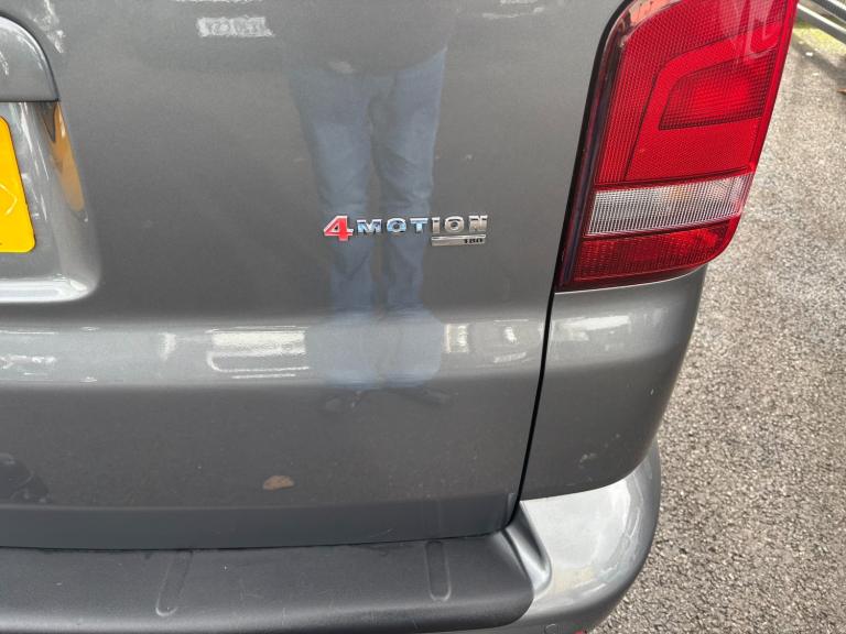 2015 Volkswagen Transporter 2.0 BiTDI 180PS Highline Kombi Van 4MOTION WINDOW VAN Diesel Manual