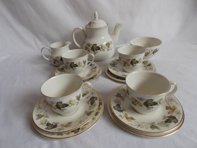 Vintage Royal Doulton Larchmont Tea Set Teapot Sugar Milk Cups Set Of 4 Trios