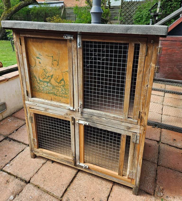 Small hutch