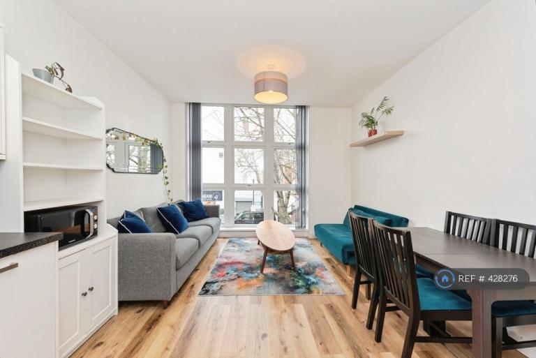 2 bedroom flat in Radnor Road, Twickenham, TW1 (2 bed) (#428276)