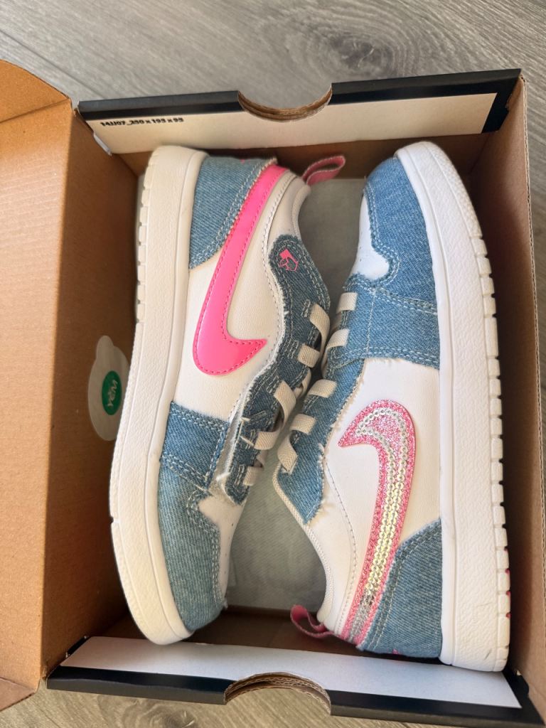 Nike Jordan 1 Low Alt SE (PS) Trainers UK 2.5 EU 35 – As New