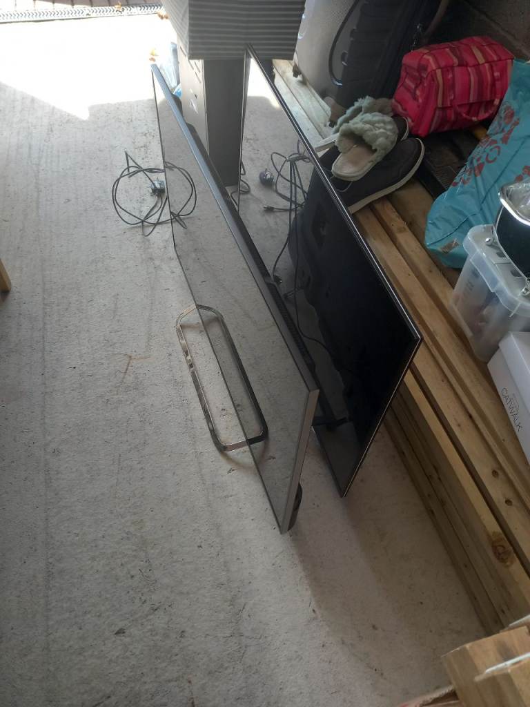 Large Flat Screen TV with Stand – Good Condition