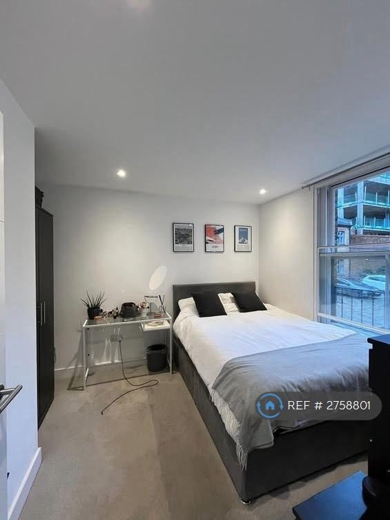 2 bedroom flat in Severn Court, London, E14 (2 bed) (#2758801)