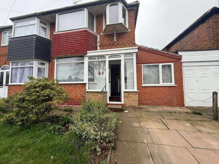***CLAY LANE***THREE BEDROOM HOUSE TO RENT***IDEAL FOR FAMILIES***YARDLEY***