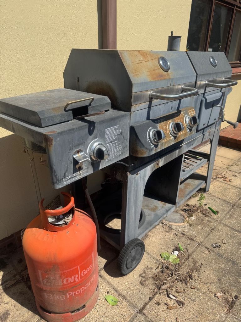 Large Gas BBQ Grill American Gas & Charcoal With Gas Cylinder & connecting regulator 