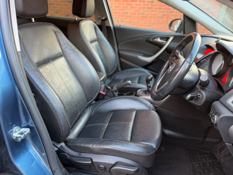 Vauxhall, ASTRA, Hatchback, 2013, Manual, 1956 (cc), 5 doors