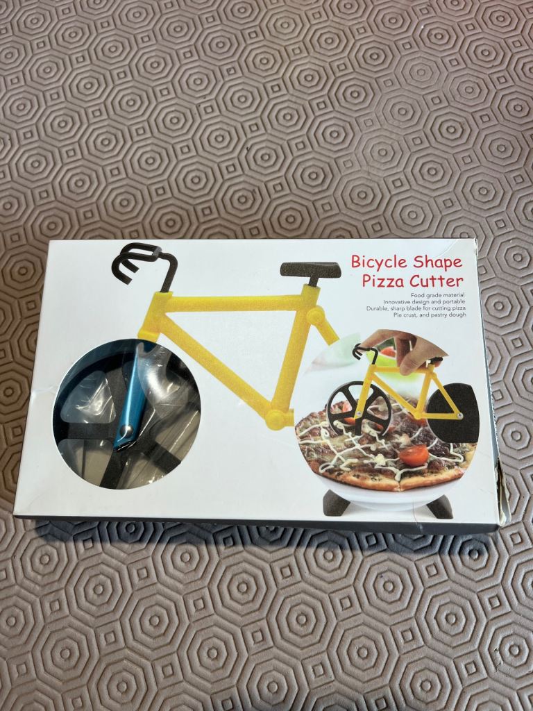 Novelty bicycle shaped pizza cutter 