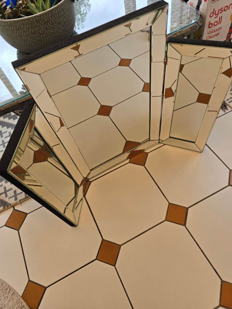 Dressing table mirror