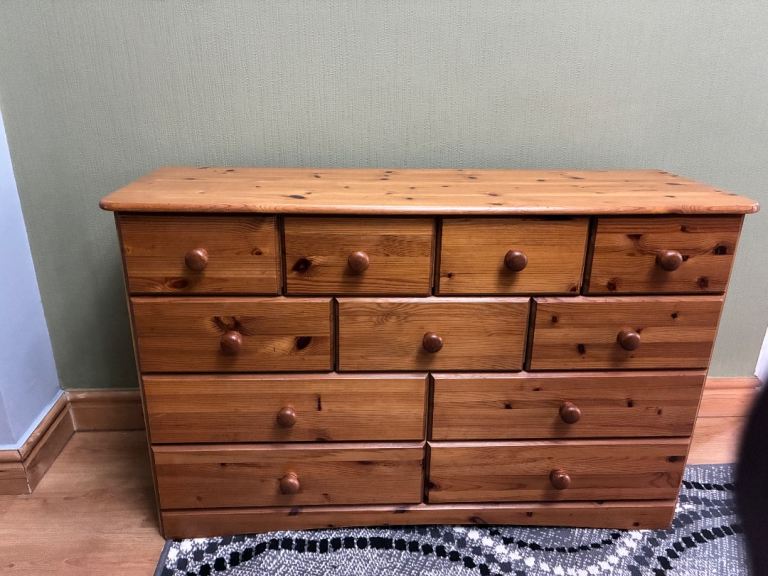 Pine Chest of Drawers with 11 Drawers – Good Condition