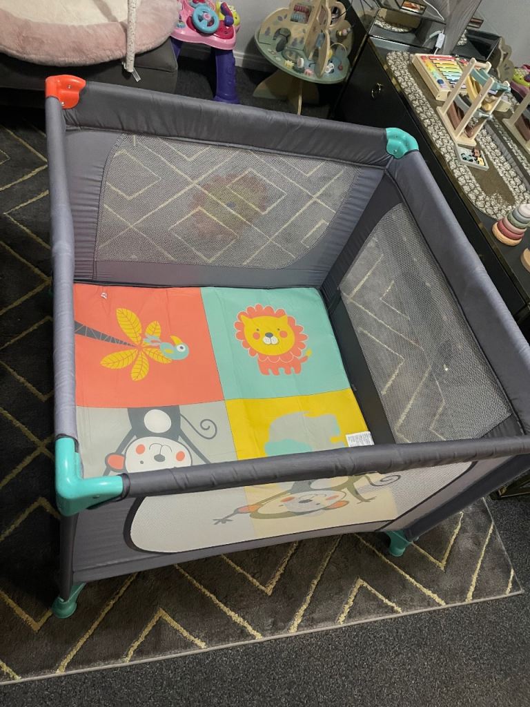 Sleepyplay 2 in 1 travel cot and playpen 