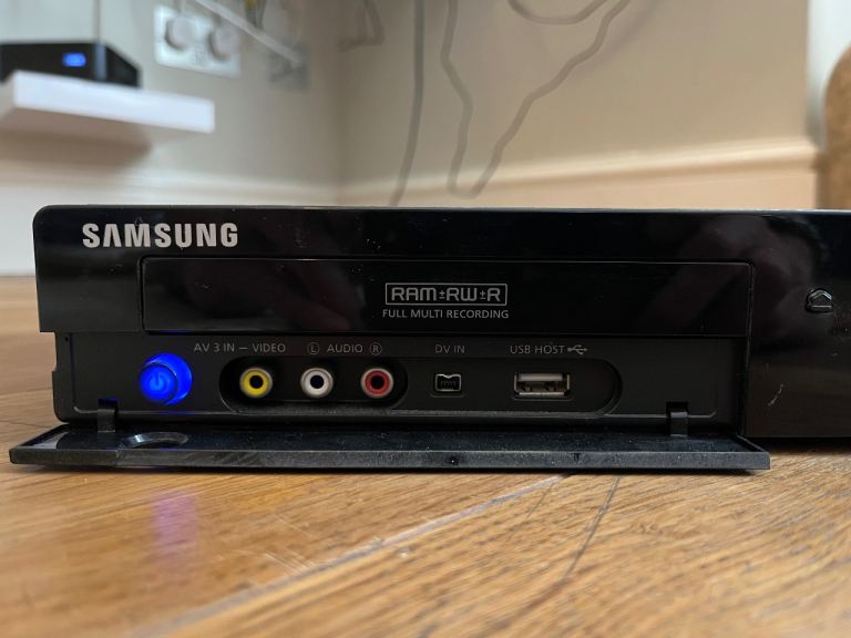 Samsung DVD-SH875M HDD & DVD Recorder – HDMI – Remote Included