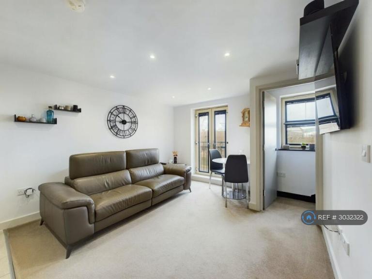 2 bedroom house in Holts Crest Way, Leeds, LS12 (2 bed) (#3032322)
