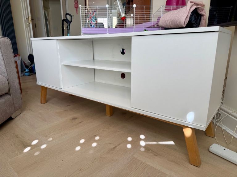 White TV Unit with Storage & Wooden Legs – Good Condition