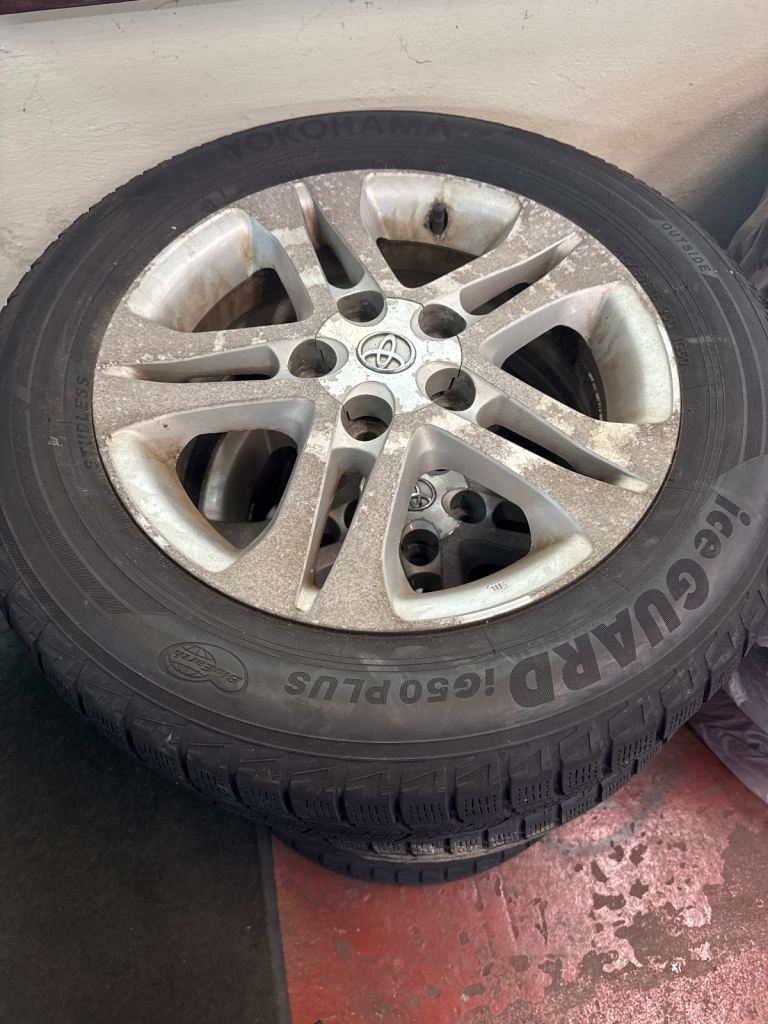Toyota Alloys 215/60/16