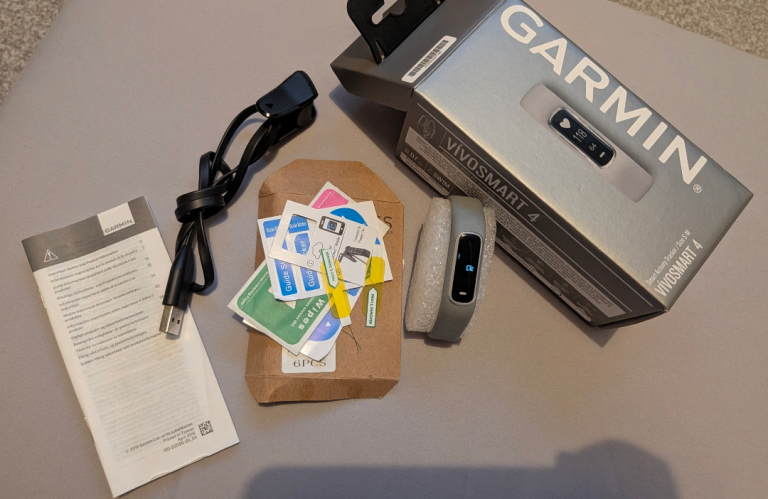 Garmin vívosmart 4, Activity and Fitness Tracker 