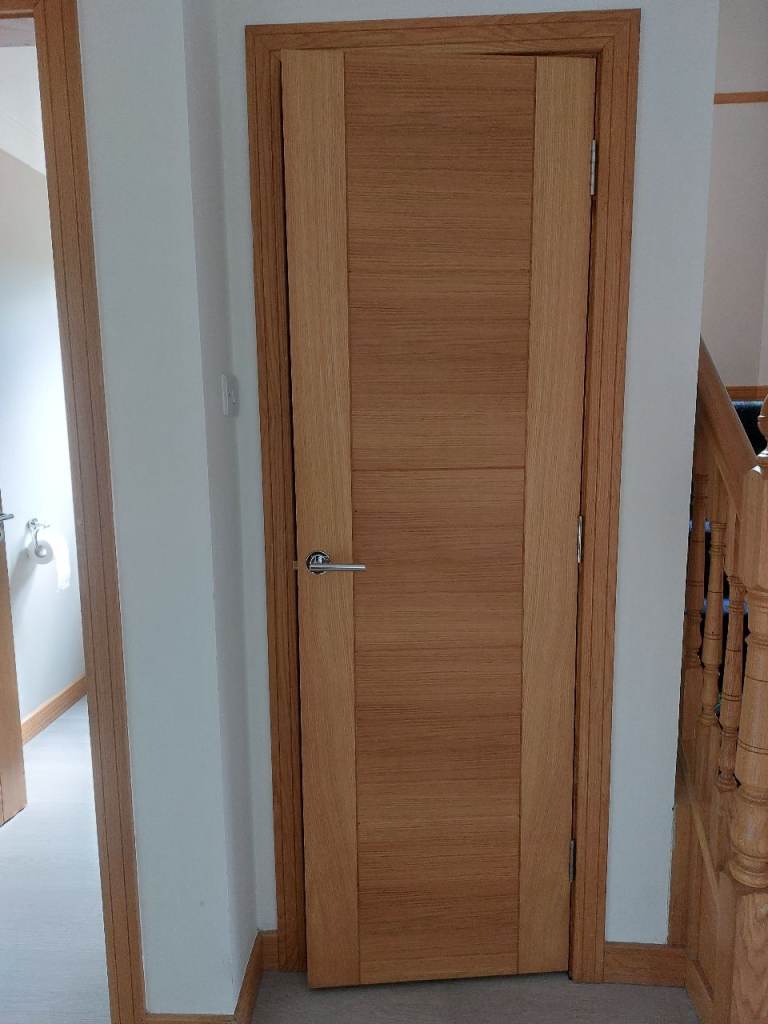 Internall narrow door in oak with handles and hinges