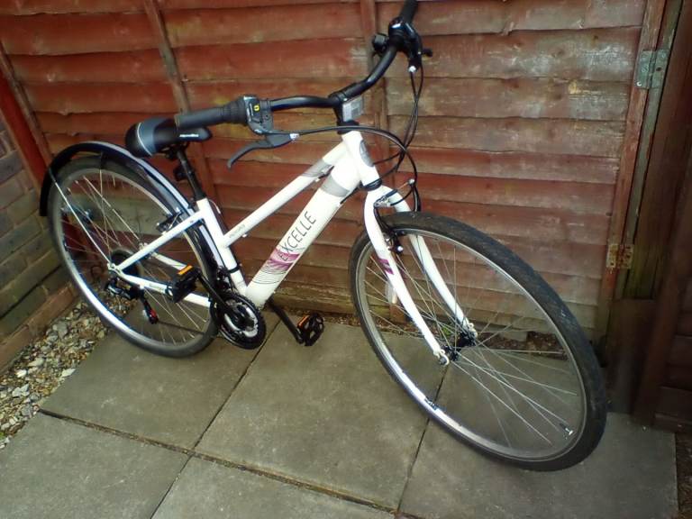Ladies/ girls bike used 14 in frame apollo EXCELLE.