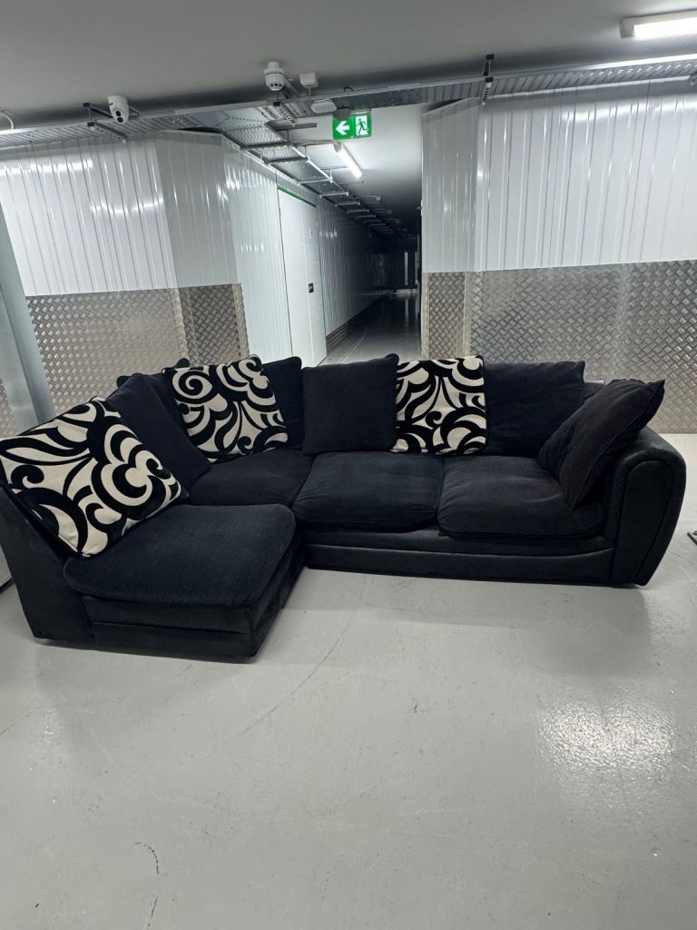 Black fabric corner sofa - DELIVERY OPTION