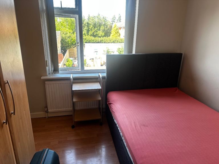 Double room to rent in Slough