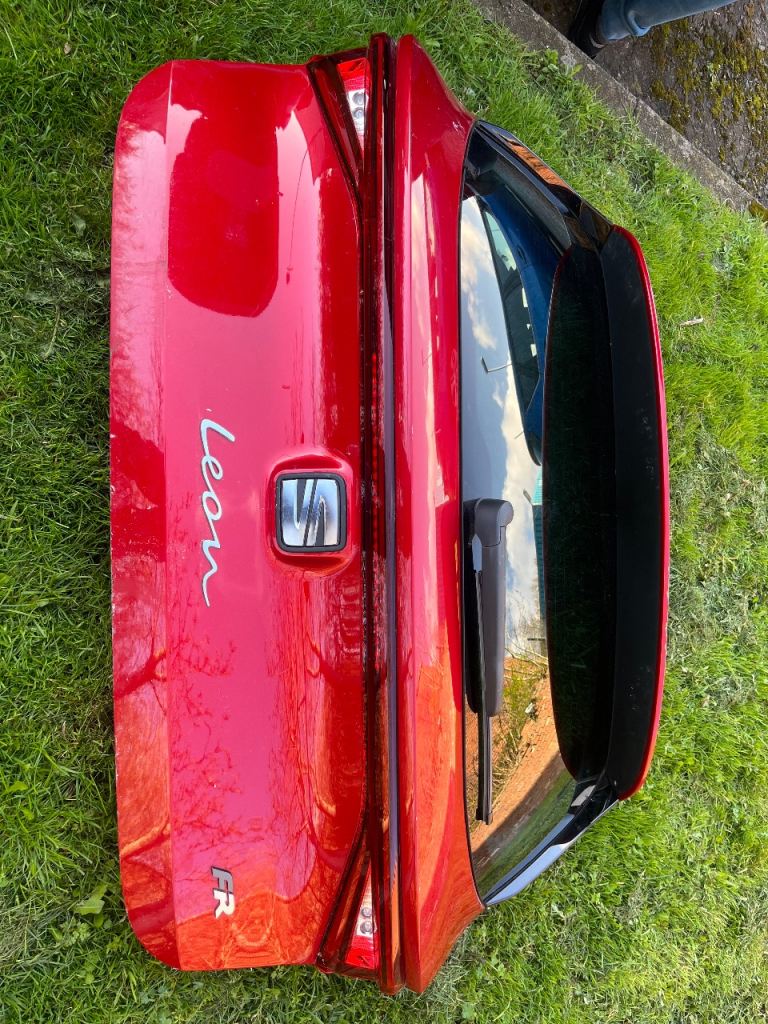 SEAT LEON/CUPRA MK4 ESTATE/ST 2020-2025 Bootlid/Tailgate Complete With Lightbar