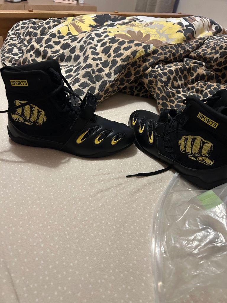 Black & Yellow Boxing Boots SIZE 7.5 – Good Condition