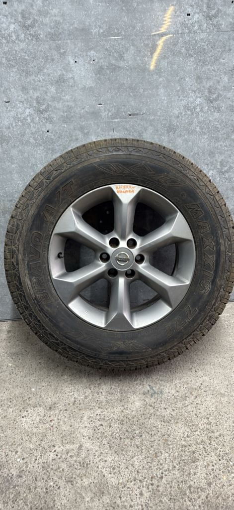 Nissan Navara D4D alloy and tyre 17 inch 255 / 65 / 17 