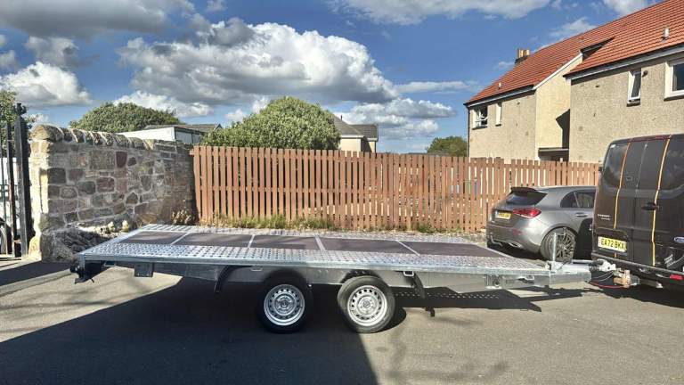 BRAND NEW 4,5M x 2,1M TWIN AXLE MARS FLATBED CAR TRANSPORTER 2700KG