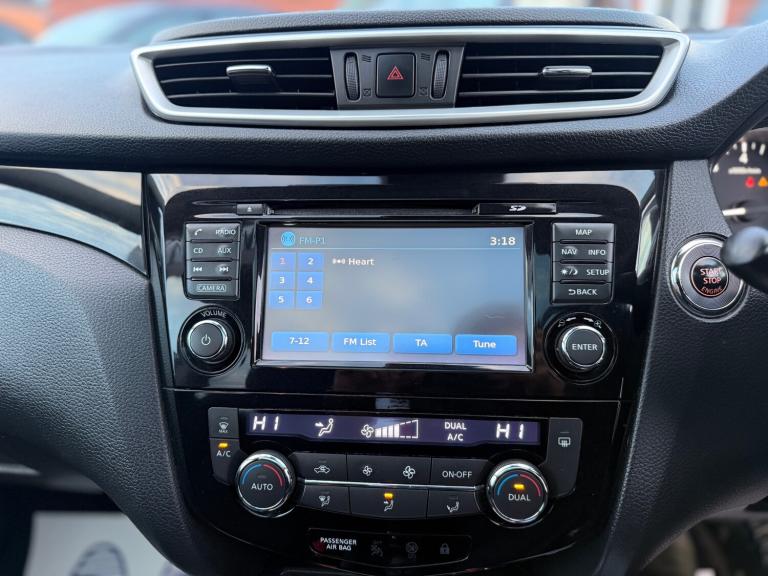 2015 Nissan Qashqai 1.2 DiG-T N-Tec+ 5dr HATCHBACK Petrol Manual