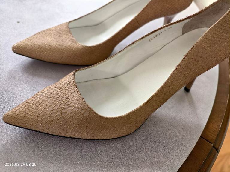 Beige Snake Print Kitten Heel Shoes – Good Condition