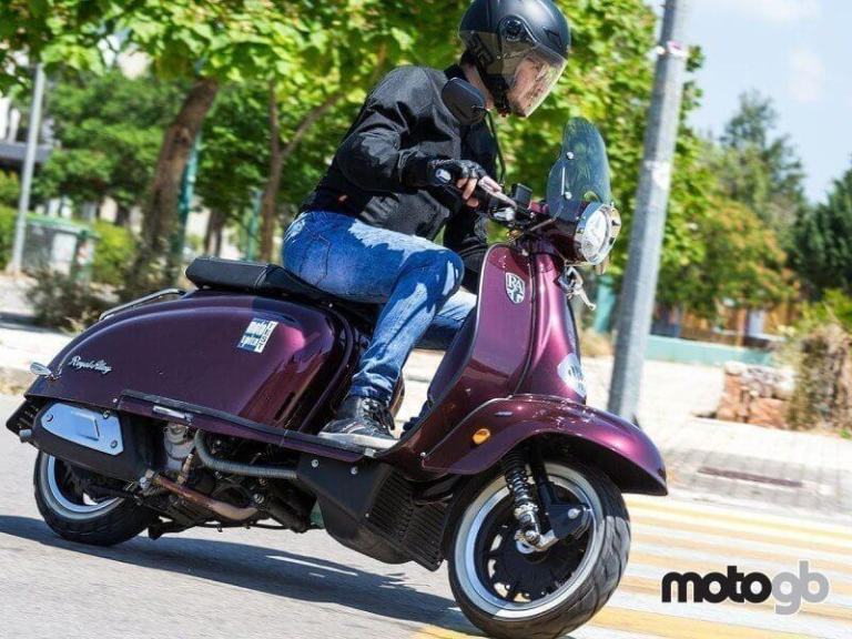 Royal Alloy TG 125cc S a Modern Classic Retro Automatic Moped Scooter For Sal...