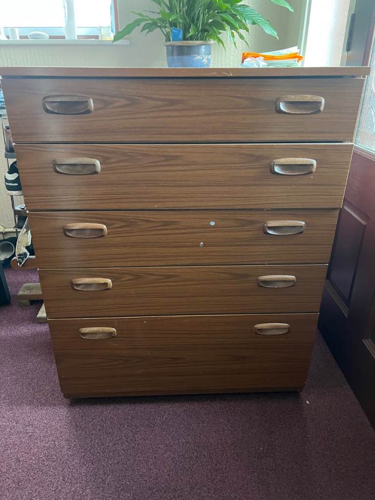 Chest of drawers