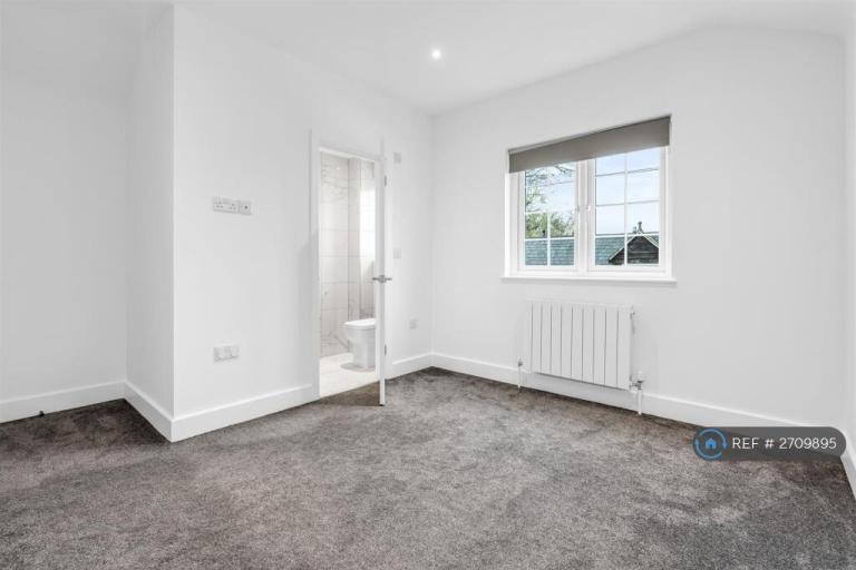 2 bedroom house in High Street, Widford, Ware, SG12 (2 bed) (#2709895)