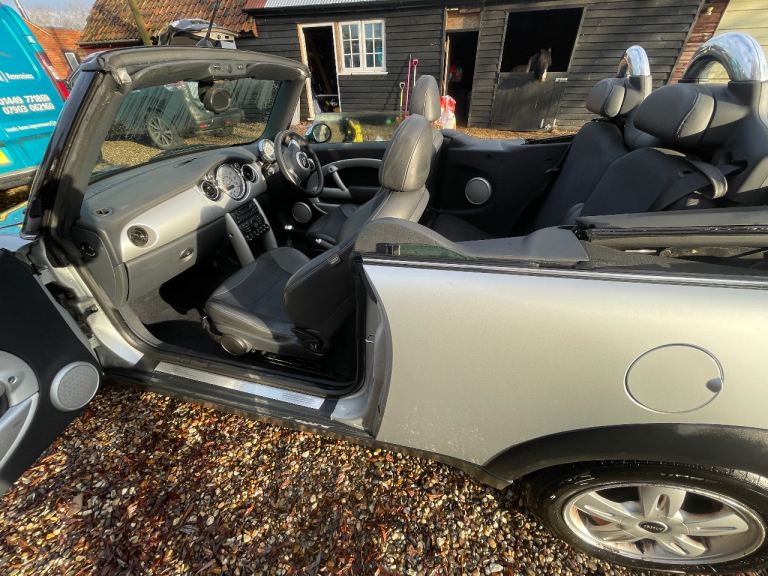 Mini, CONVERTIBLE, Convertible, 2004, Manual, 1598 (cc), 2 doors