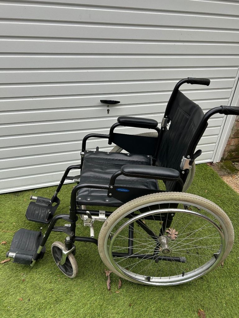 Foldable wheelchair