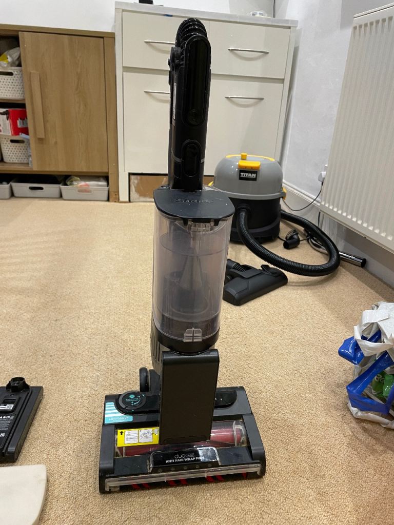Shark Stratos Cordless Stick Vacuum Cleaner, Charcoal/Silver, IZ420UKT