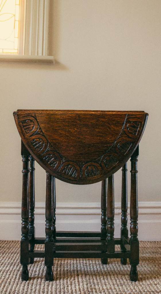 Antique Oak Small Drop Leaf /Occasional / Side/ Lamp/ Gateleg Table