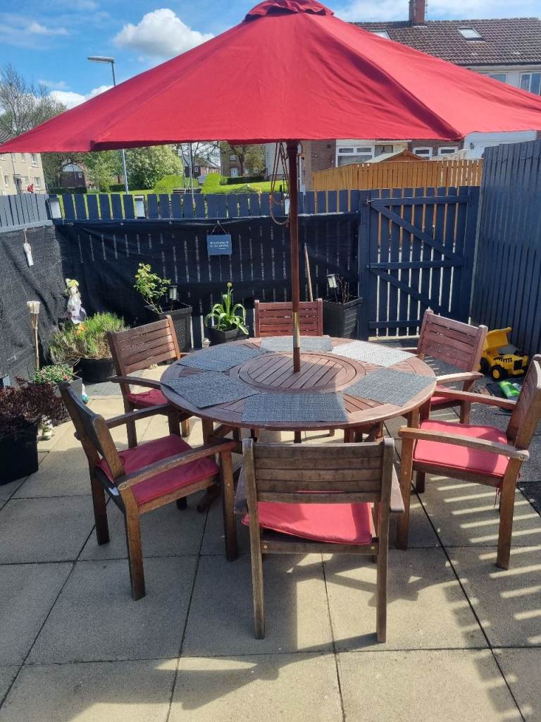 SOLD.       ✨ Stunning 6-Seater Garden Dining Set with Lazy Susan & Parasol – Excellent Cond