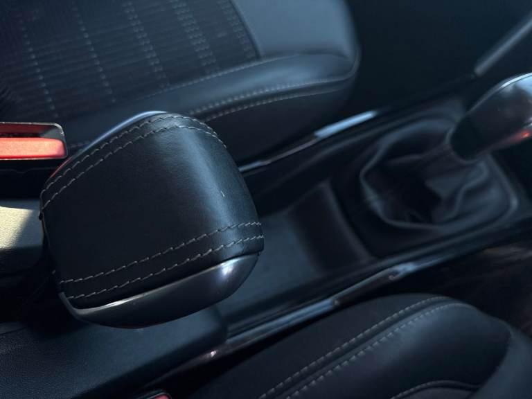 2018 Peugeot 2008 1.2 PureTech Allure 5dr HATCHBACK PETROL Manual