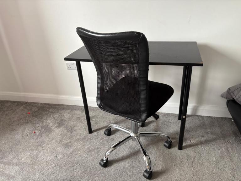 Black Office Chair and Desk Set – Good Condition
