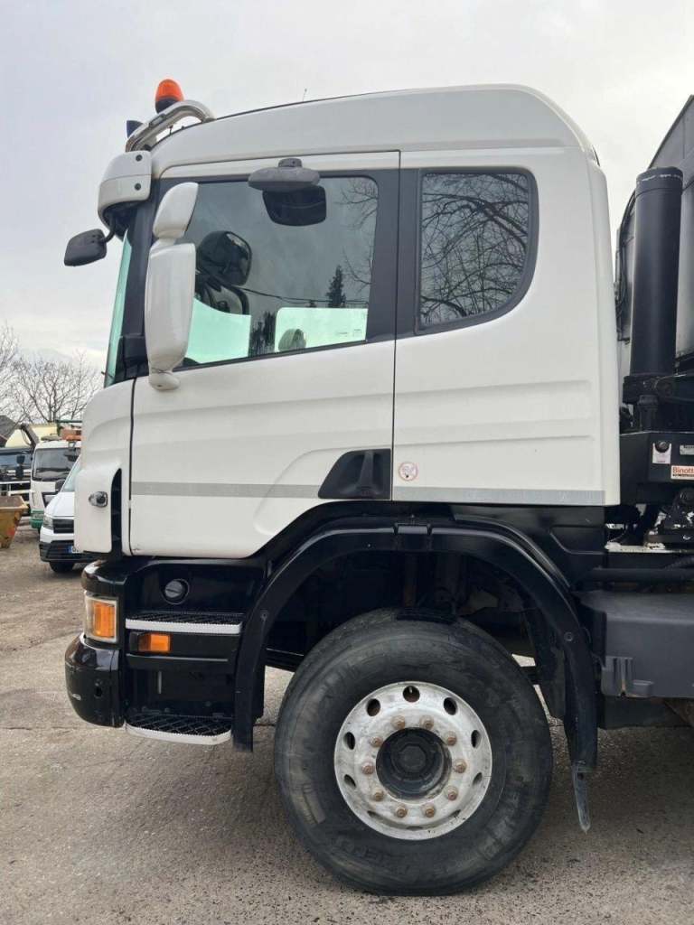 2013 SCANIA P400 8X4 TIPPER