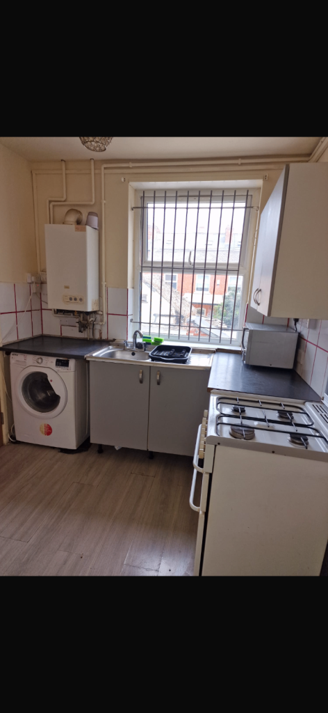 2 bedroom flat NG7 Alferton, 5 mins to city centre! Available Oct 25!