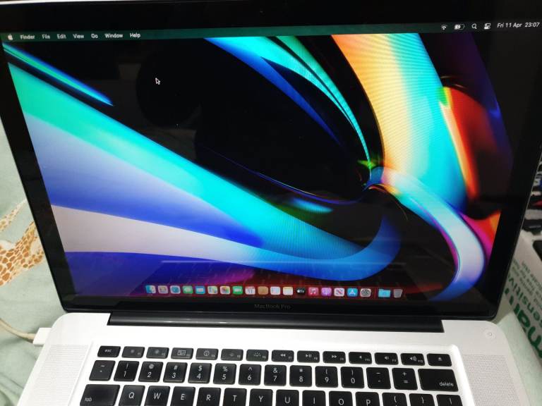 APPLE MACBOOK PRO A1286 15.4inch LAPTOP WITH CHARGER 2.53GHZ C2D, 8GB DDR3 128GB SSD RUNS MONTEREY