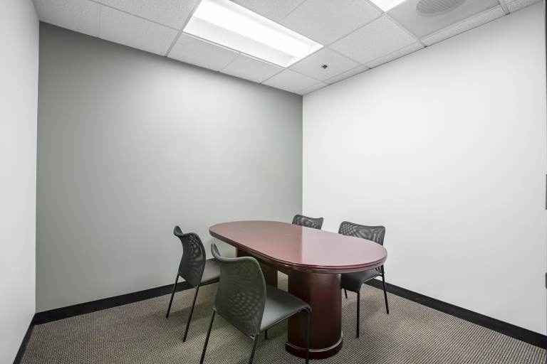 Gloucester Docks - GL12EP \ Serviced Office with 4 Desks