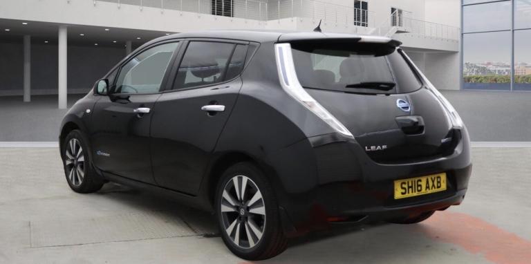 NISSAN LEAF 30kWh Tekna Black Electric Automatic 5dr SATNAV+LEATHER+1 KEEPER