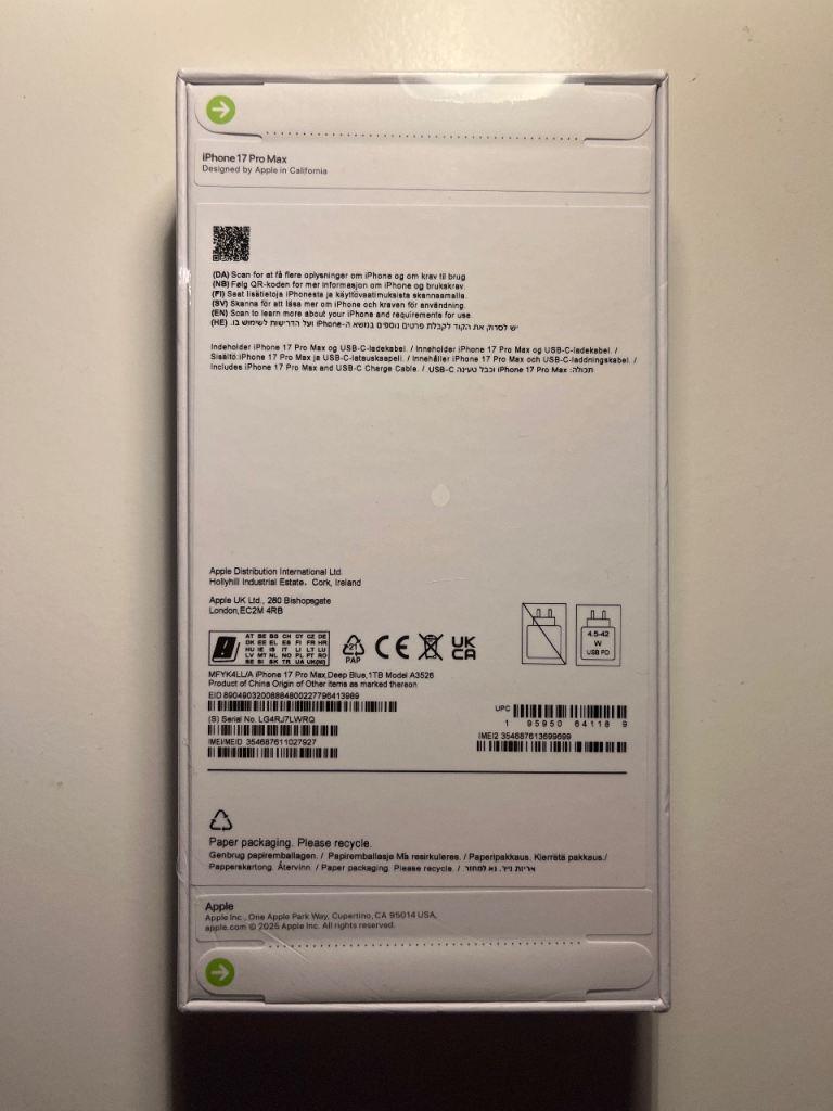 Iphone 17 pro max deep blue